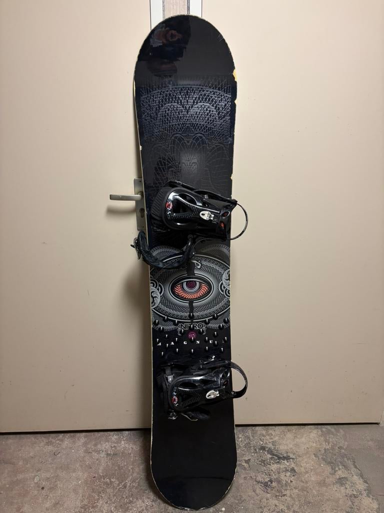 Nitro Magnum 165 wide snowboard – gebruikt – met bindingen, Sport en Fitness, Snowboarden, Ophalen, Zo goed als nieuw, Board
