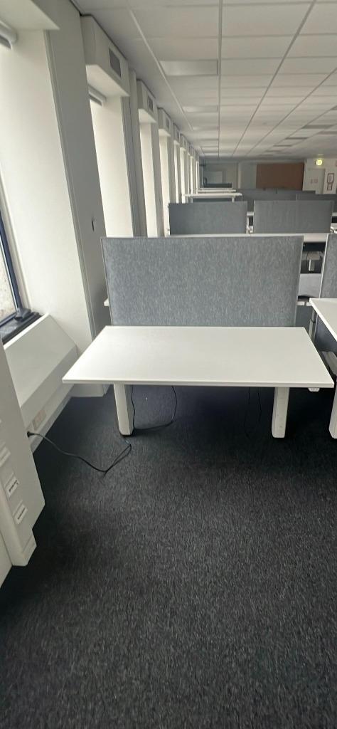 Zit-sta Duo bureau met kabelgoot 140x80xH65-130  cm, 32st, Huis en Inrichting, Bureaus, Verzenden, Elektrisch, Gebruikt