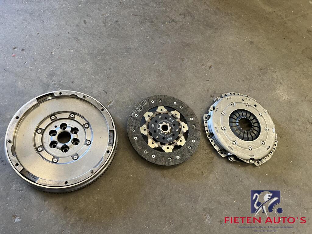 Koppelingsset + vliegwiel Citroën Peugeot THP 200pk nieuw, Citroën, Nieuw, Ophalen of Verzenden, Citroen