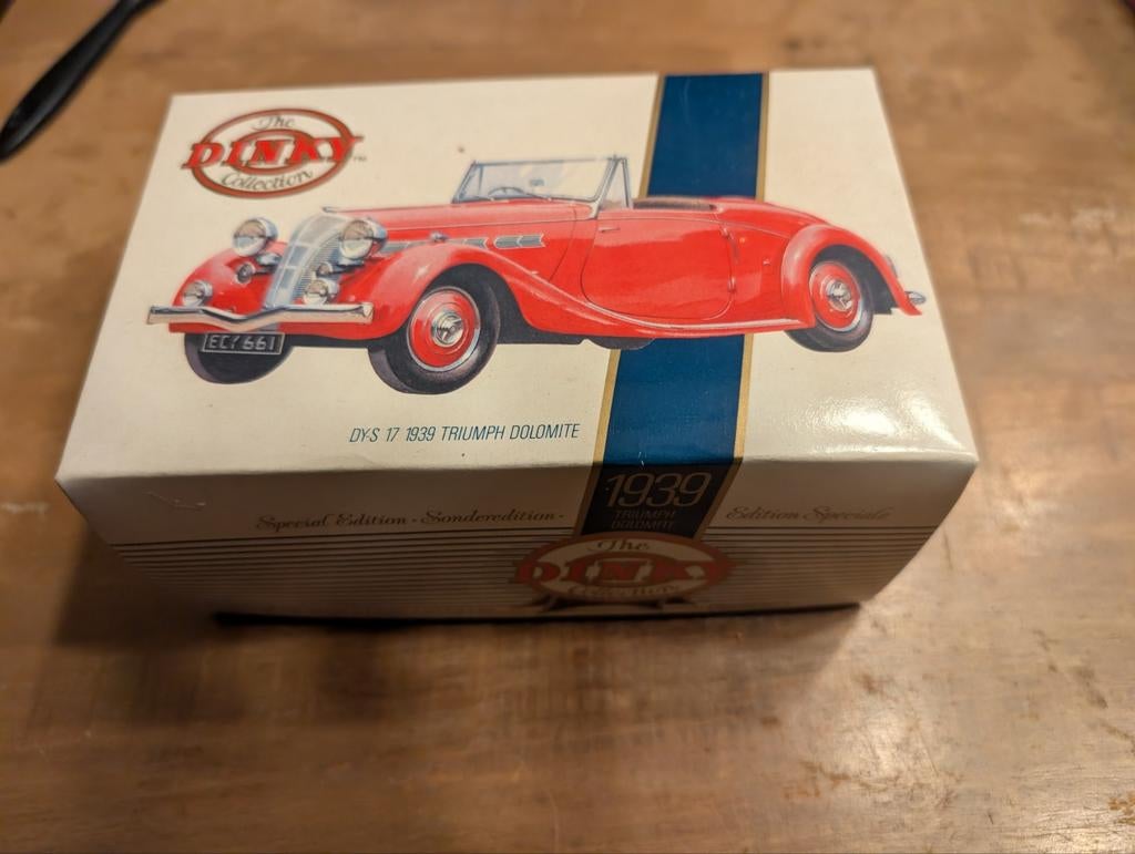 Dinky Toys DY-S 17 1939 Triumph Dolomite, Hobby en Vrije tijd, Modelauto's | 1:43, Ophalen of Verzenden, Zo goed als nieuw, Auto