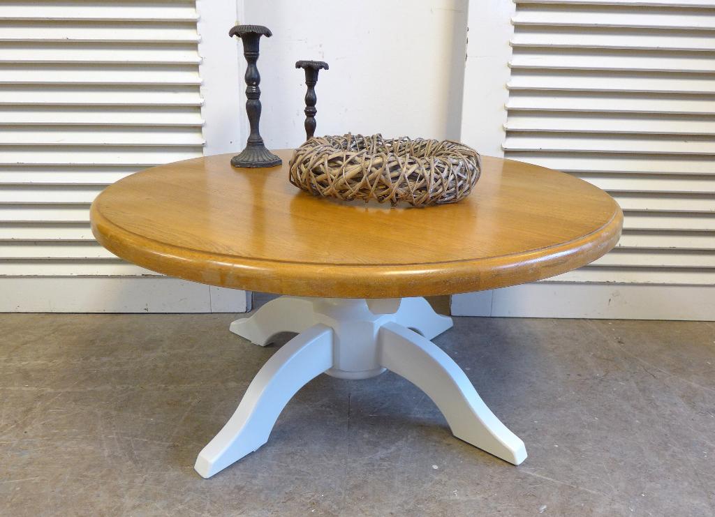 Prachtige witte ronde landelijke eiken salontafel, Ophalen, 100 tot 150 cm, 50 tot 100 cm, Zo goed als nieuw