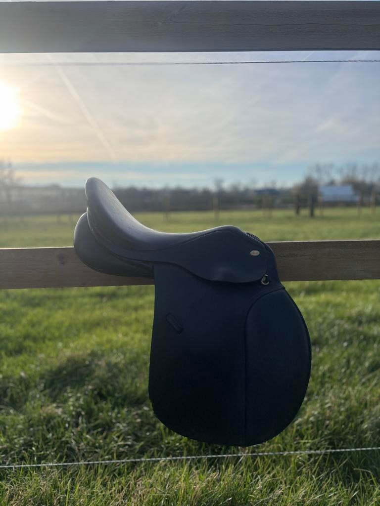 Te koop: Knight Rider leren paardenzadel – 17,5 inch medium, Dieren en Toebehoren, Ophalen of Verzenden, Gebruikt