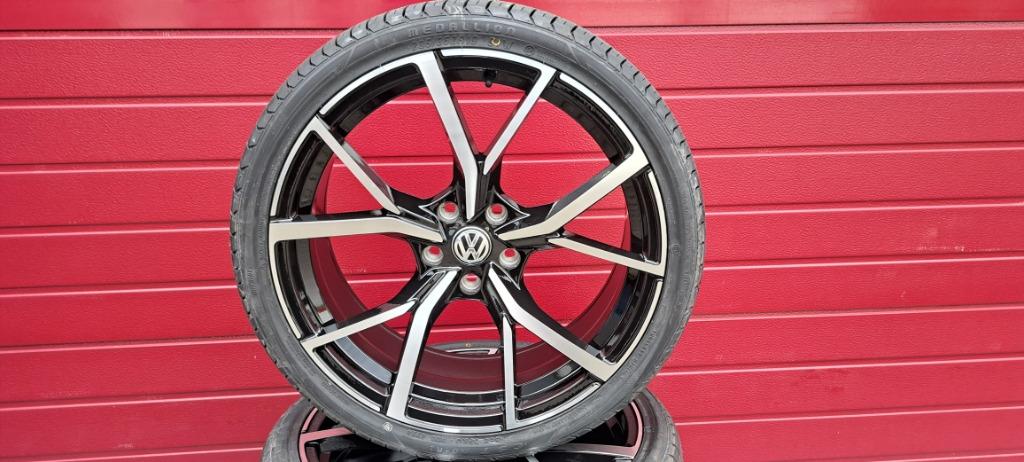 19 inch Estoril Golf GTI/ R wielen set 235/35R19 Zwart/polis, Auto-onderdelen, Banden en Velgen, Banden en Velgen, Nieuw, CST