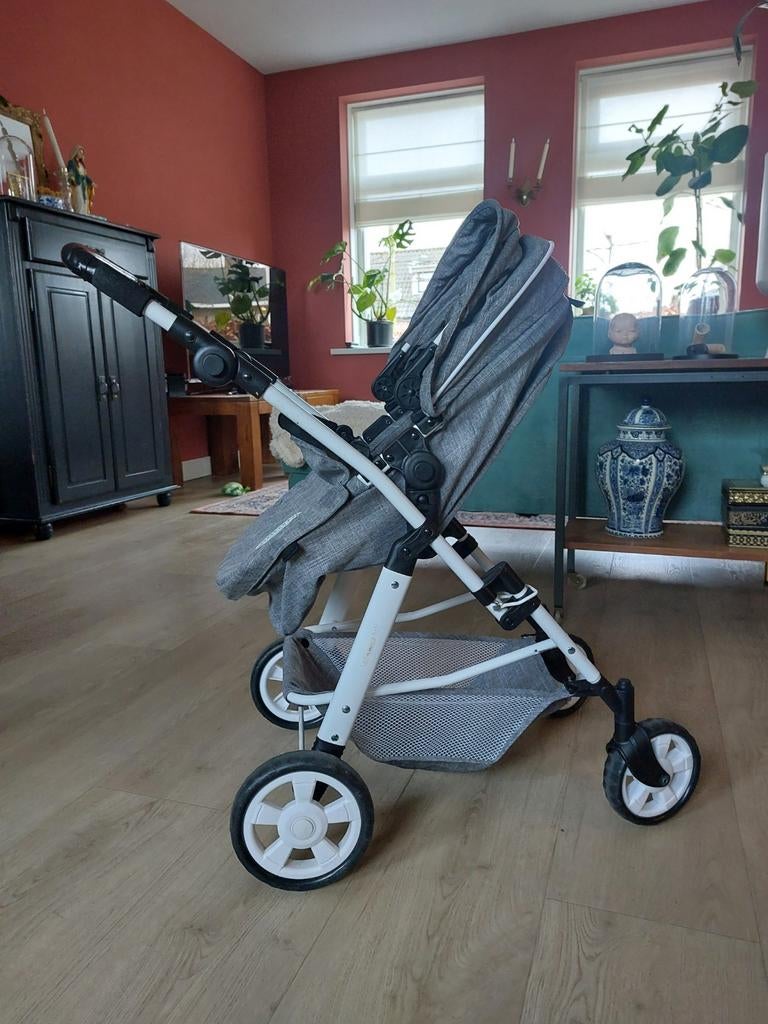 Bayer Chic 2000 poppenwagen Kinderwagen nele, Kinderen en Baby's, Speelgoed | Poppen, Ophalen of Verzenden, Zo goed als nieuw