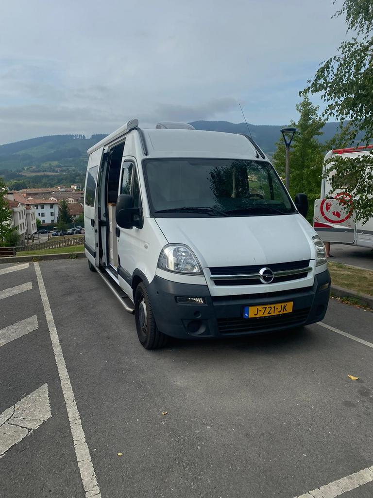 Camperbus Opel Movano 2,5 CDTI H2L3 uit 2008 (APK gekeurd), Auto's, 8 stoelen, 2000 kg, Wit, Origineel Nederlands
