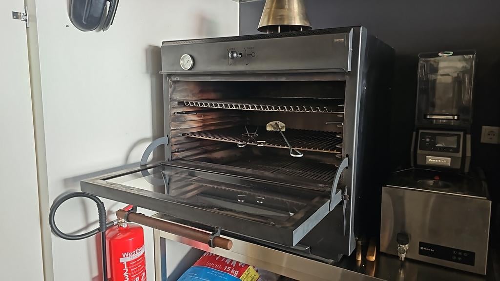 Houtskooloven BBQ barbecue 6 maanden gebruikt - Topconditie!, Ophalen, Gebruikt, Ovens, Magnetrons en Steamers