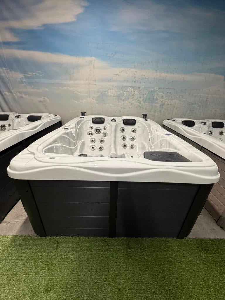 Jacuzzi Balboa 3 persoons incl Garantie, Tuin en Terras, Bubbelbaden en Hottubs, Zo goed als nieuw, Vast, Afdekzeil, Filter, Trap