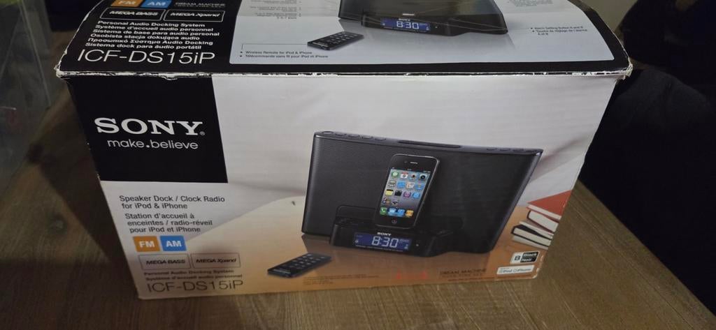 Sony ICF-DS15iPN wekkerradiostation voor iPhone/iPod, Audio, Tv en Foto, Luidsprekers, Zo goed als nieuw, Front, Rear of Stereo speakers