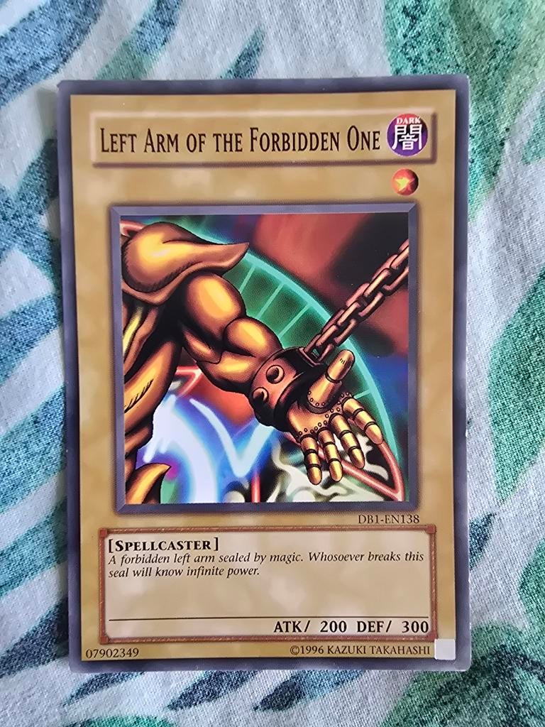 Yu-Gi-Oh Left Arm Of The Forbidden One, trading card game, Hobby en Vrije tijd, Verzamelkaartspellen | Yu-gi-Oh!, Ophalen of Verzenden