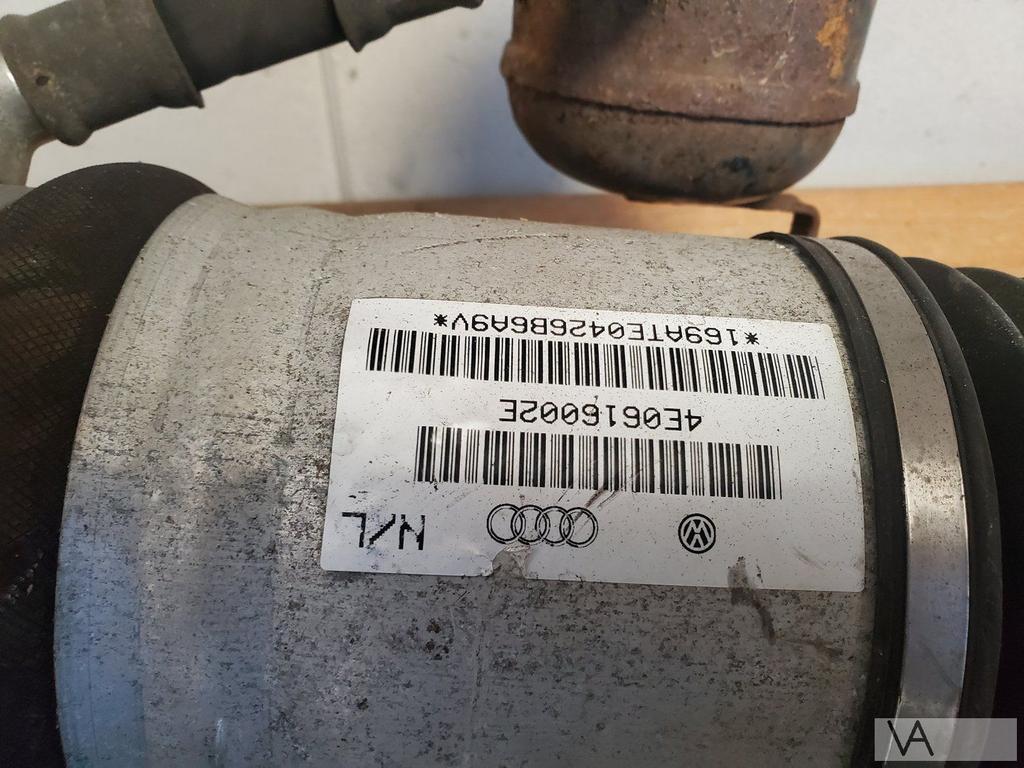 Audi A8 2002 - 2009 veerpoot rechts achter 4e0616002e €75, Auto-onderdelen, Ophalen of Verzenden, Gebruikt, Audi