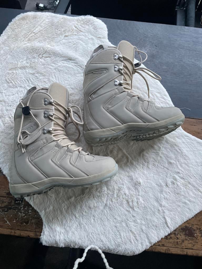 Stuf Snowboard schoenen - Zo goed als nieuw maat 37/38, Sport en Fitness, Snowboarden, Ophalen of Verzenden, Zo goed als nieuw