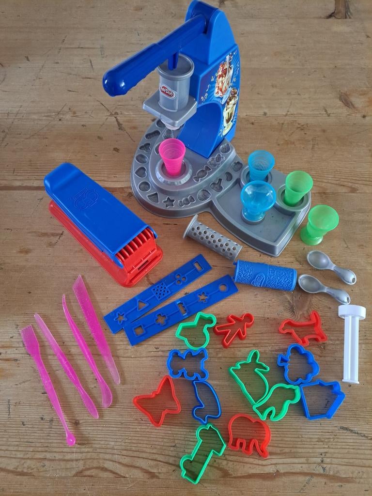SES Play-Doh klei accessoires ijsjes maken vormpjes, Ophalen of Verzenden, Gebruikt, Knutselen
