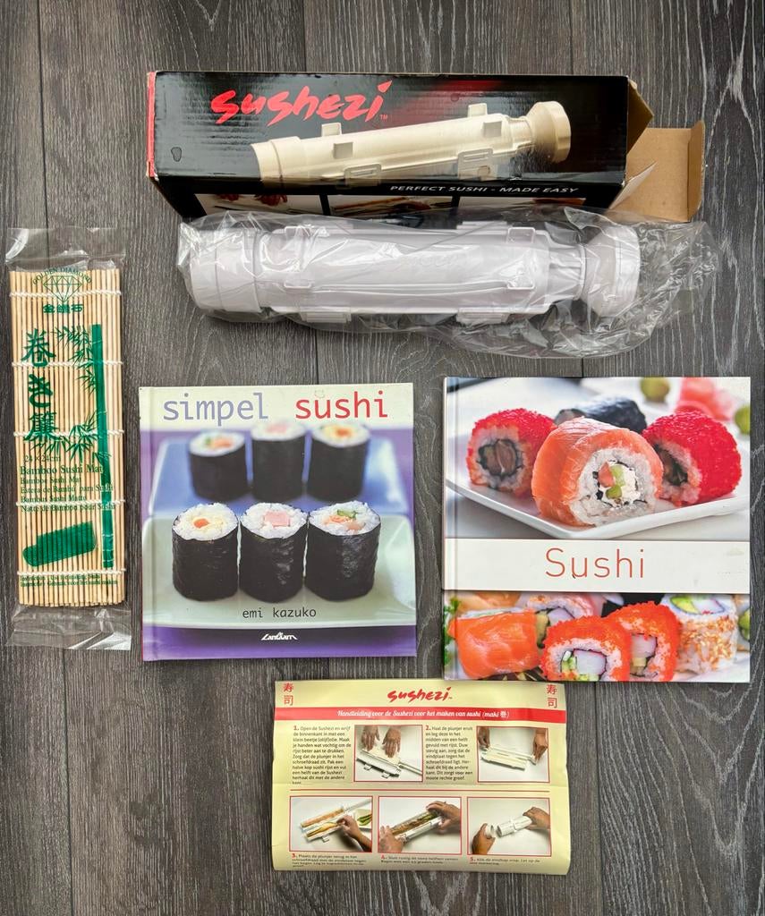 Sushezi Sushi Maker Set met recepten Boeken en Mat Nieuw, Ophalen of Verzenden, Nieuw