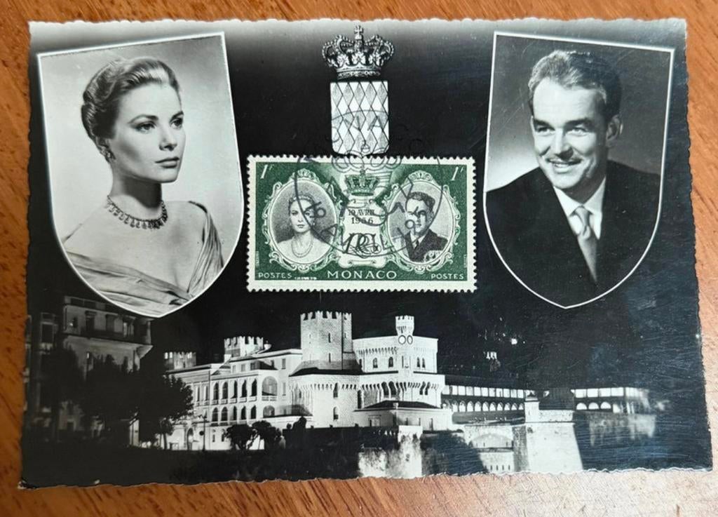 A vintage postcard Prince Rainier III and Grace Kelly 1956., Ophalen of Verzenden, Zo goed als nieuw, Kaart, Foto of Prent