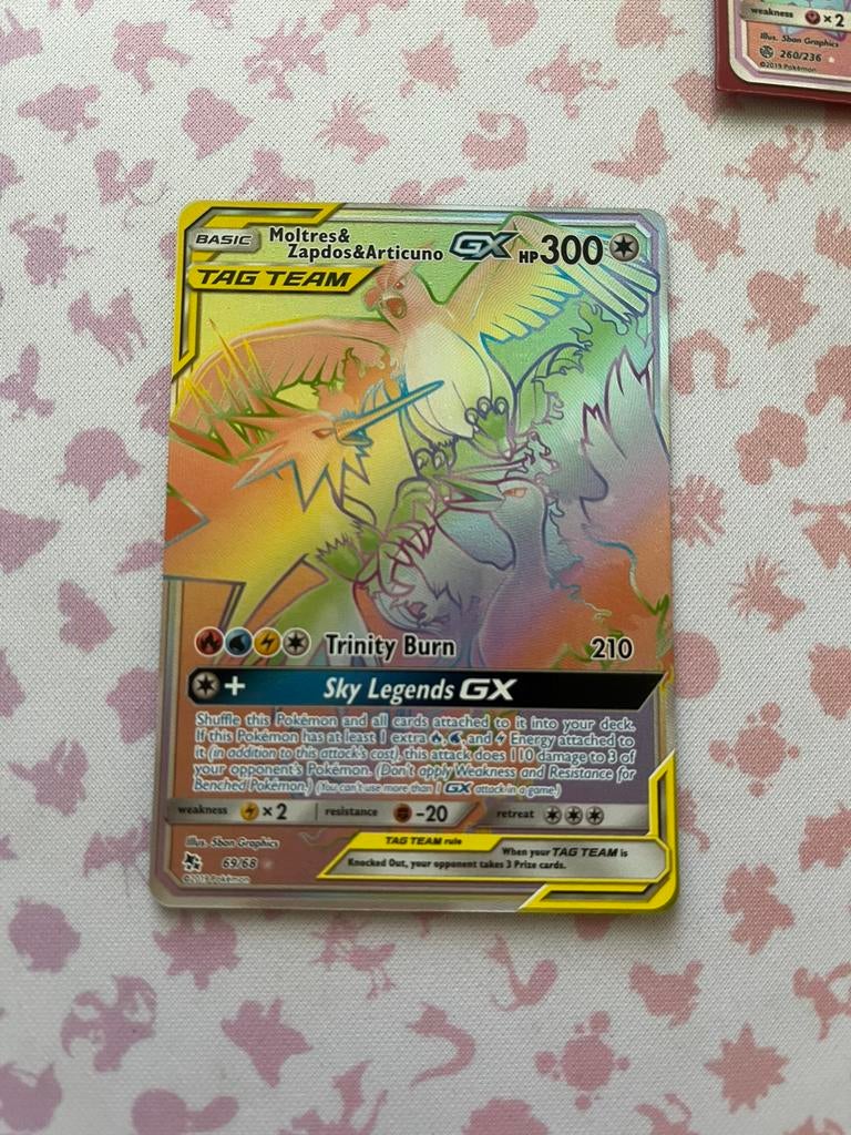 Rainbow Rare Moltres & Zapdos & Articuno Tag Team GX NM, Ophalen of Verzenden, Zo goed als nieuw, Losse kaart