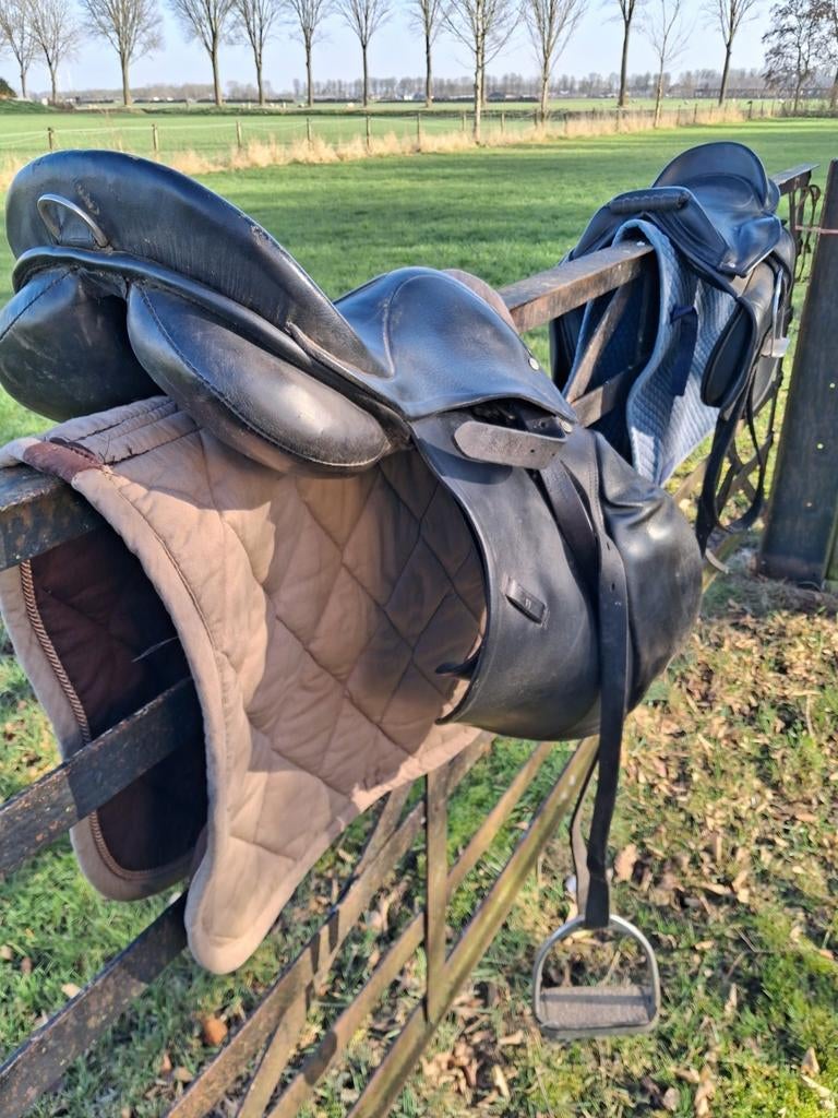 Paardrijzadel merk Kadet zwart leer 18 inch., Ophalen, Dressuur