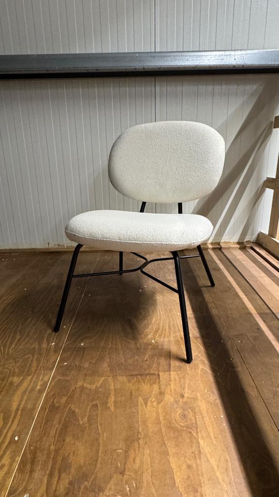 White chair Loods 5, Huis en Inrichting, Stoelen, Zo goed als nieuw, Twee, Metaal, Stof, Wit, Ophalen
