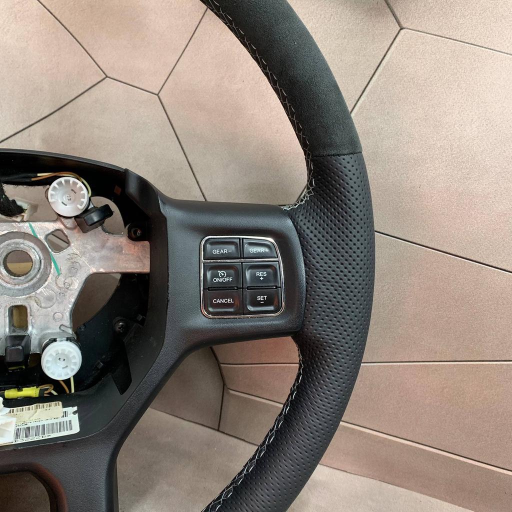 Stuurwiel Stuur Dodge RAM VERWARMING ALCANTARA LEER NIEUW, Auto-onderdelen, Nieuw, Ophalen of Verzenden, Dodge