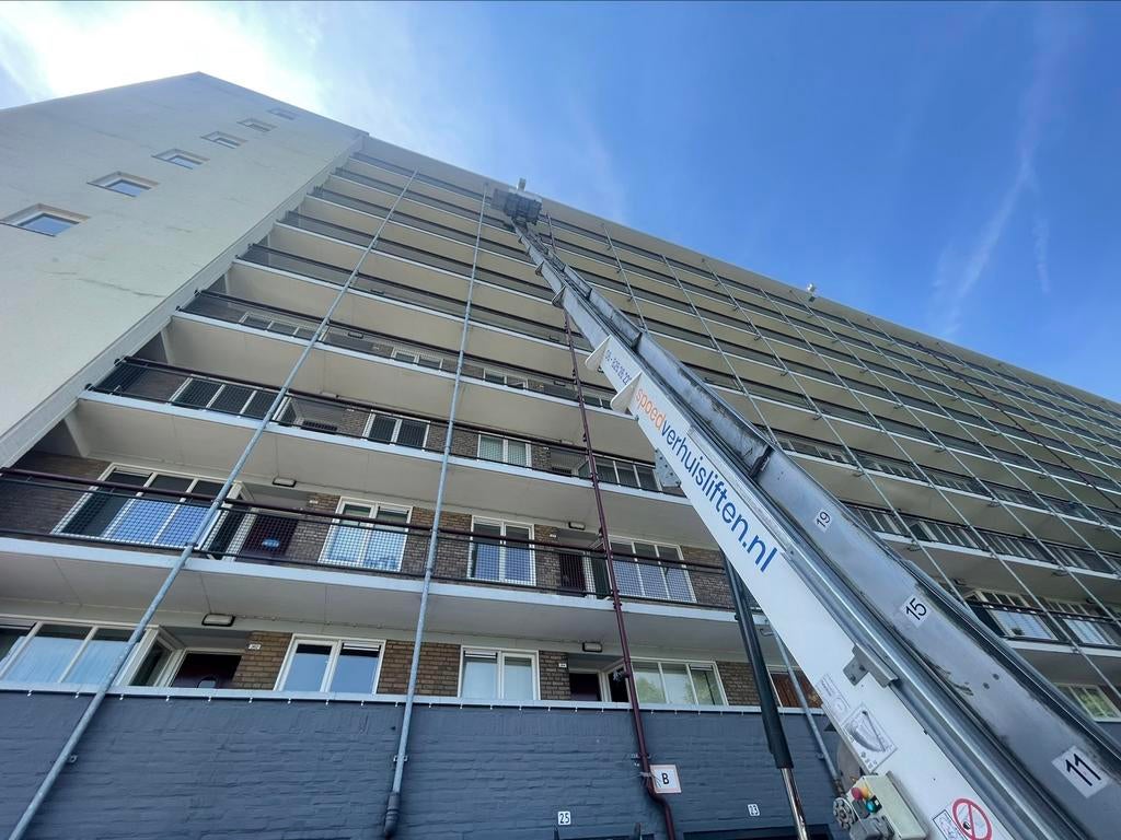 Foto 22 van Verhuislift huren | Ladderlift / Meubellift met bediening