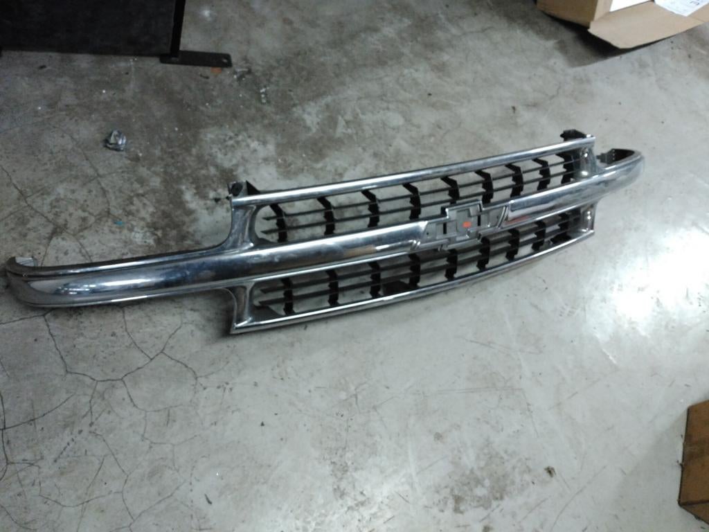 Chevrolet tahoe silverado grille 1999 tot 2001, Ophalen, Gebruikt, Voor, Chevrolet