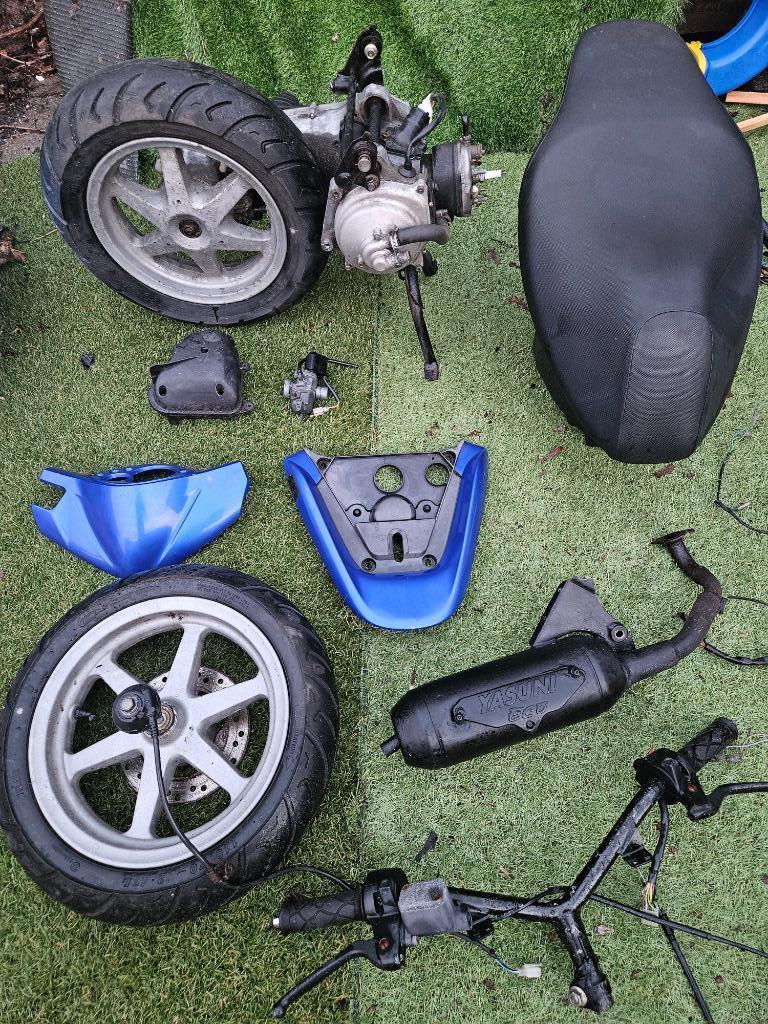 Yamaha Jog RR CS50 Onderdelen Zadel velg uitlaat stuur, Fietsen en Brommers, Brommeronderdelen | Algemeen, G, Yamaha, Uitlaat