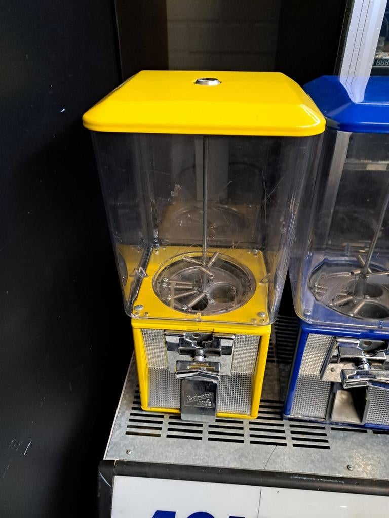 Kauwgomballen/ pinda automaat geel, Ophalen, Gebruikt