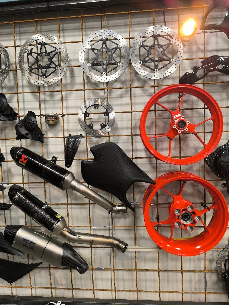 Akrapovič - Ilmberger carbon - SC project onderdelen, Motoren, Ophalen of Verzenden