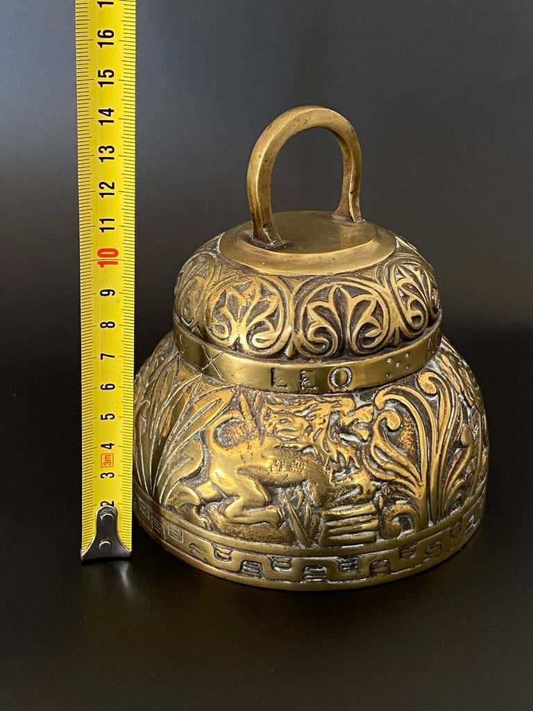 Zware antieke Kloosterbel met dieren Leo kerk, Ophalen of Verzenden, Brons