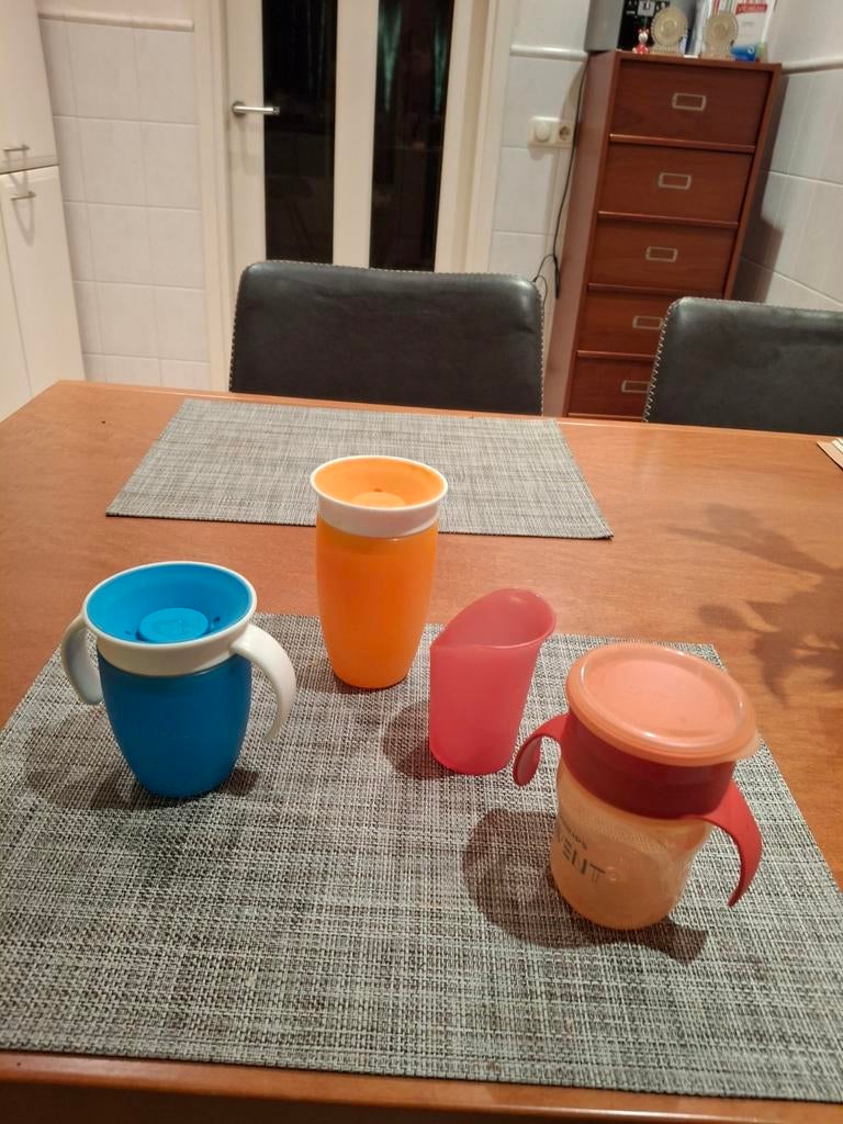 2 Munchkin beker, 1 Avent Avent, 1 Difrax oefenbeker, Ophalen of Verzenden, Overige typen