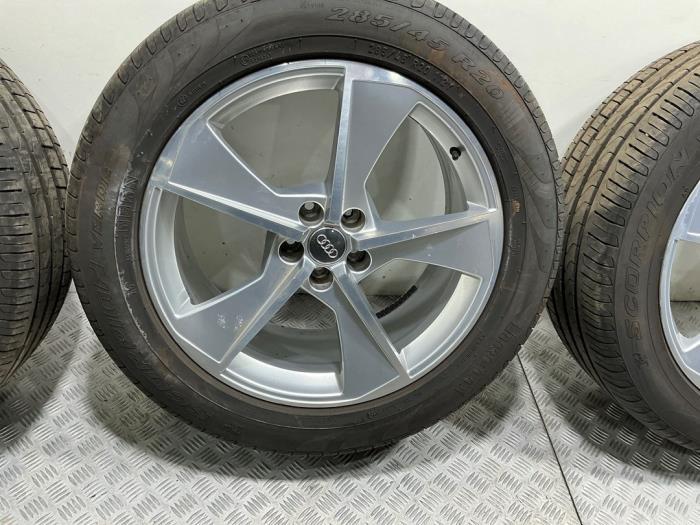 Velgen set + banden van een Audi Q7 (Q7 15-), Auto-onderdelen, Banden en Velgen, 12 maanden garantie, Gebruikt, -, -