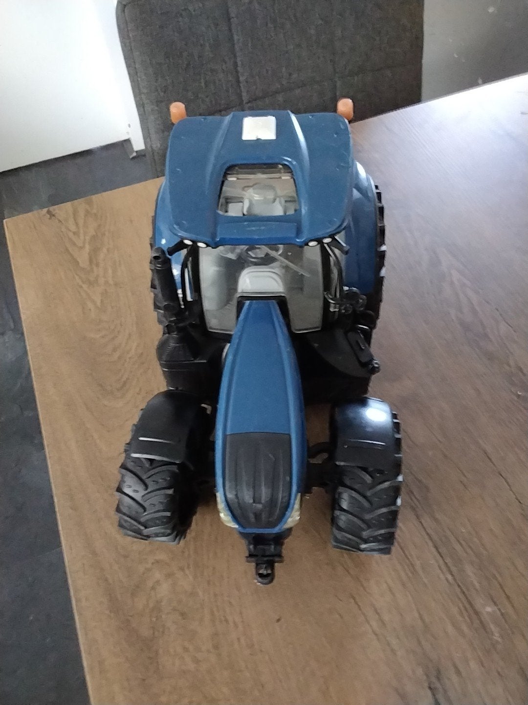 grote trektor New Holland € 20, Ophalen of Verzenden, Gebruikt