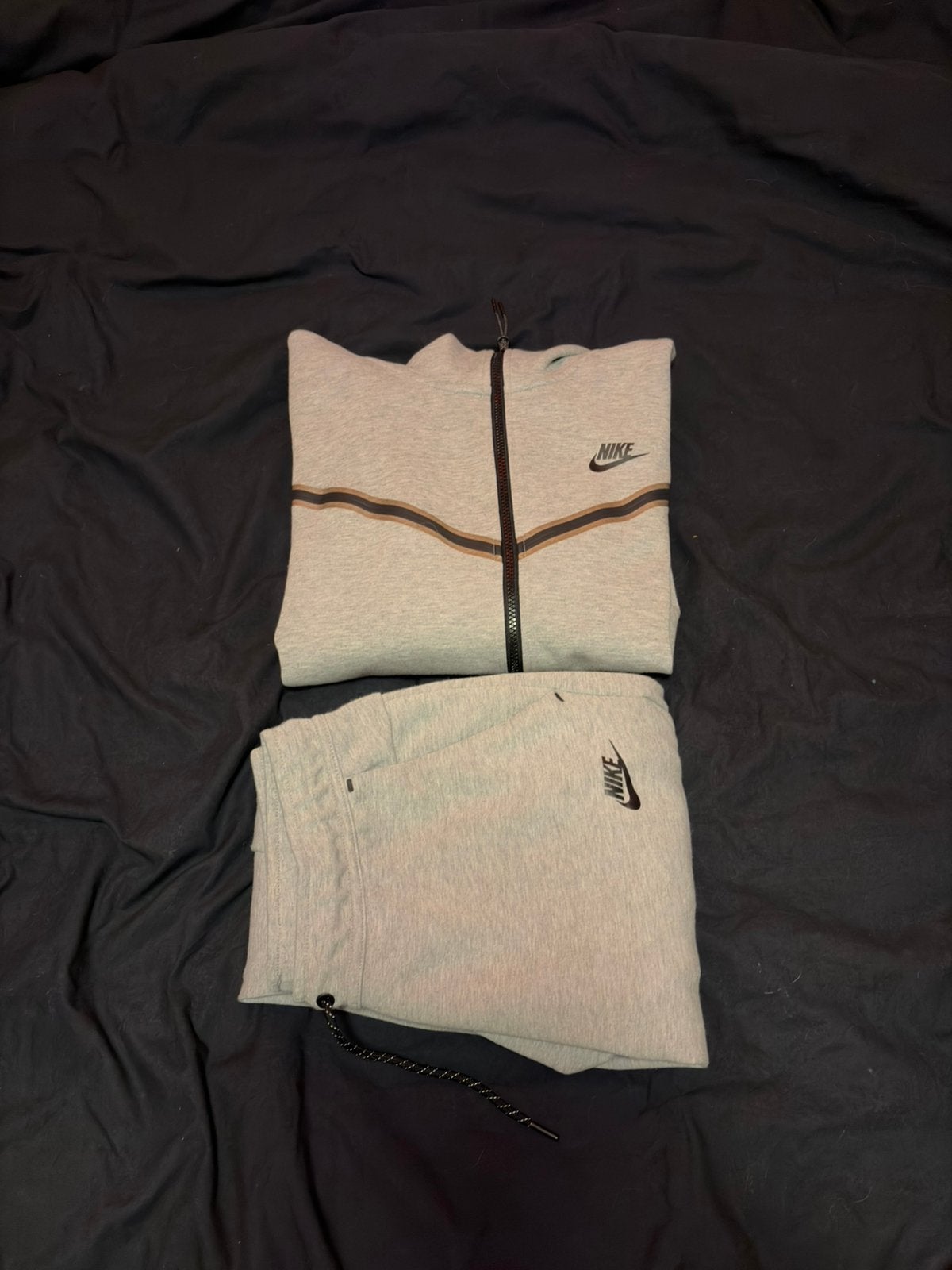 Grijs Nike tech pak, Kleding | Heren, Ophalen, Zo goed als nieuw, Grijs, Algemeen
