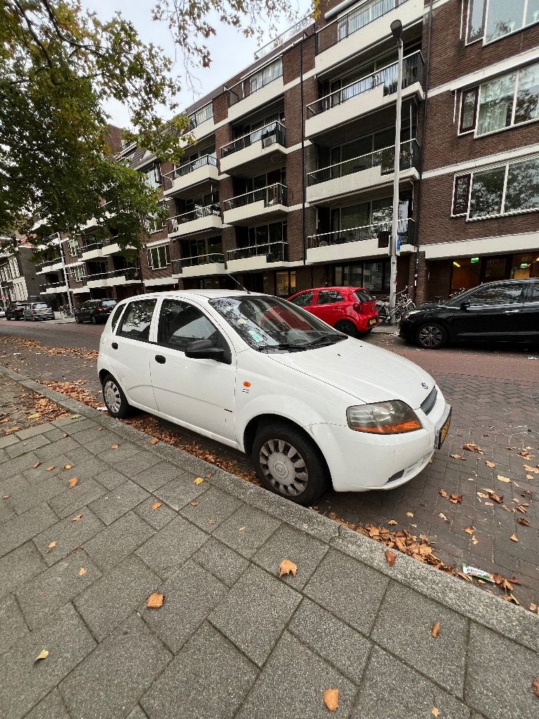 Daewoo Kalos 1.2 2004 Wit, Auto's, Voorwielaandrijving, 1150 cc, 15 km/l, 31 €/maand