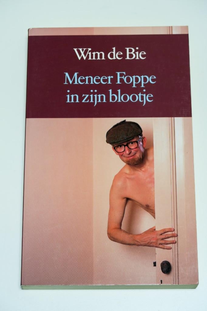 Boek met essays: Meneer Foppe in zijn blootje - Wim de Bie, Boeken, Ophalen of Verzenden, Eén auteur, Wim de Bie, Zo goed als nieuw
