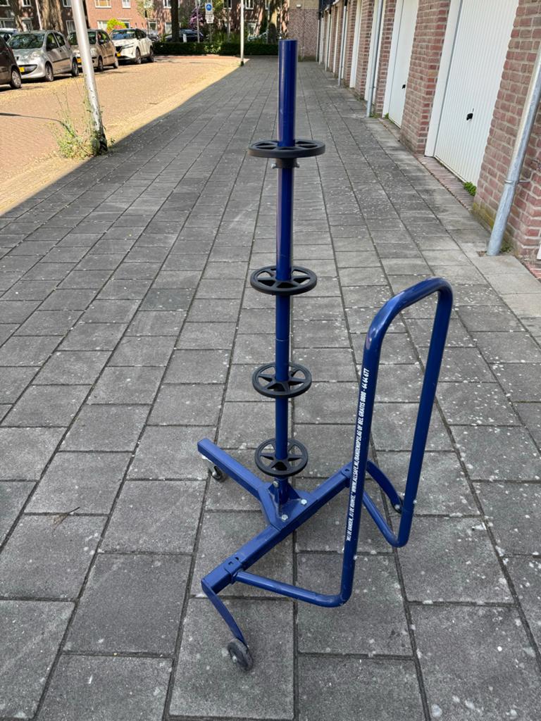 Blauwe mobiele standaard voor opslag en vervoer van velgen., Auto diversen, Velgenbomen, Ophalen, Zo goed als nieuw