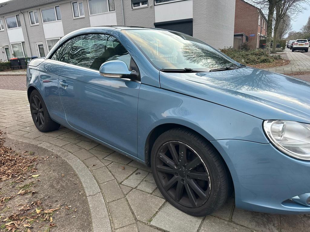 Volkswagen Eos 2.0 16V FSI 110KW 2006 Blauw, Auto's, Volkswagen, Voorwielaandrijving, 4 cilinders, Origineel Nederlands, 75 €/maand