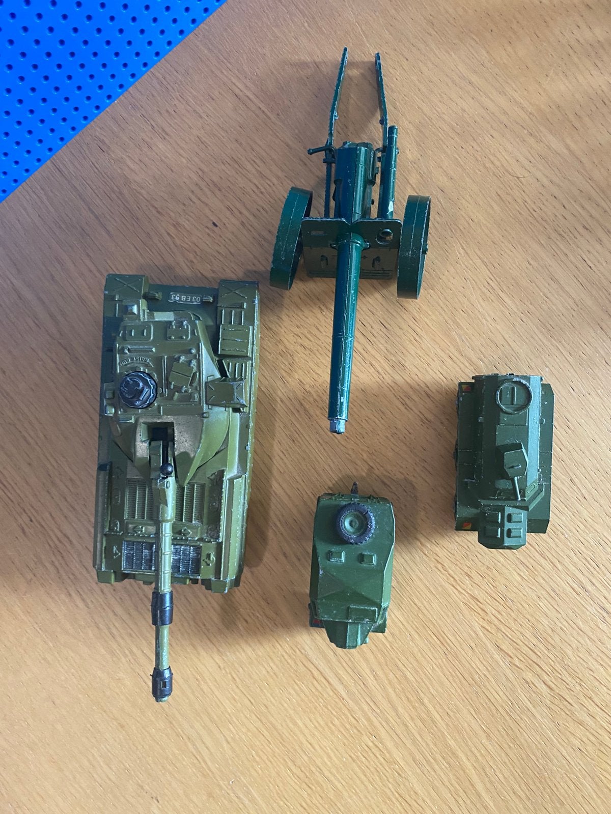 Dinky Toys 3 legervoertuigen en een kanon (Brittains?), Ophalen of Verzenden, Gebruikt, Overige typen, Dinky Toys