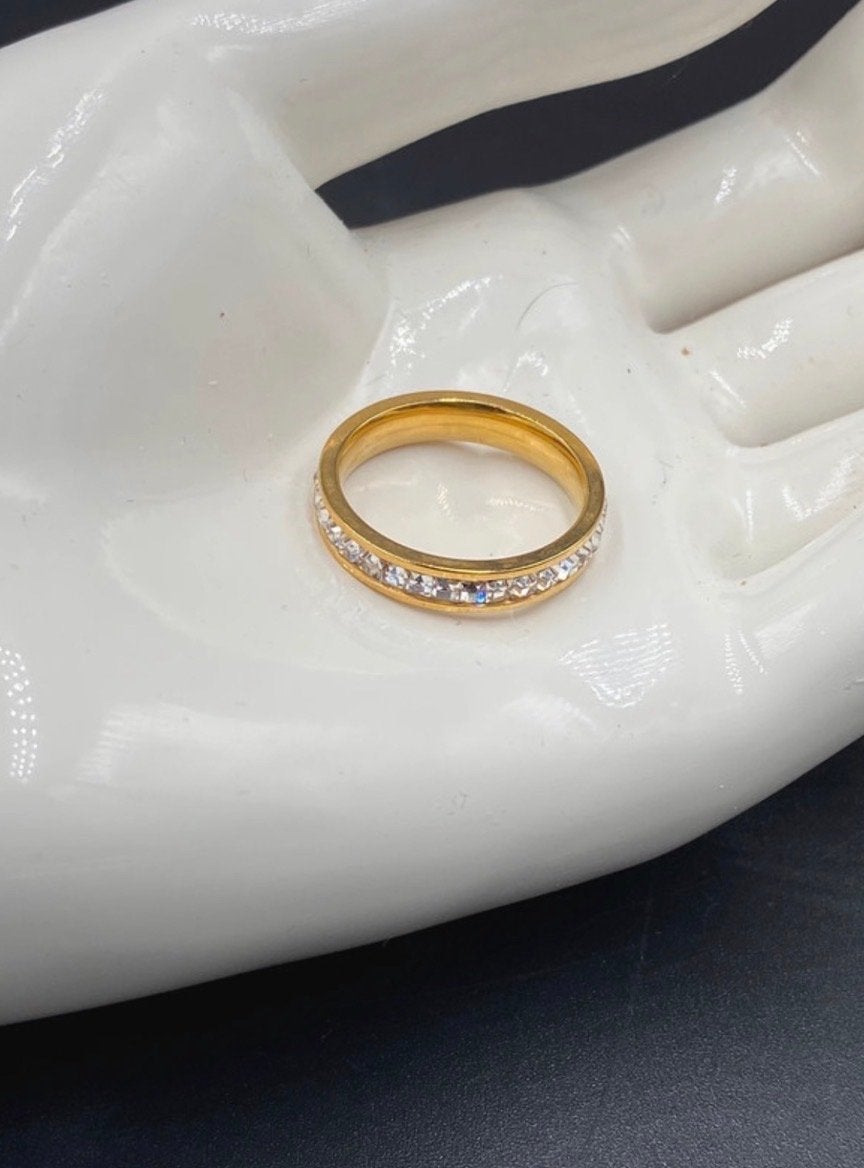 Vergulde gouden ring met kristal diamant, Met kristal, Verzenden, Zo goed als nieuw, Dame