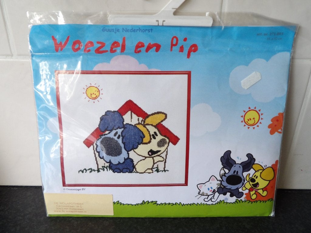 Nieuw borduurpakket Woezel & Pip in hondenhok, Ophalen of Verzenden, Nieuw, Handborduren, Borduurpakket