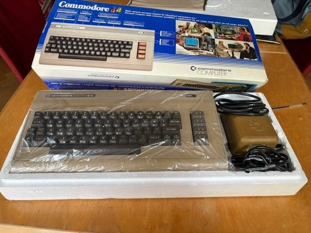 Commodore 64 (breadbin) in originele doos, Computers en Software, Vintage Computers, Ophalen, Overige merken