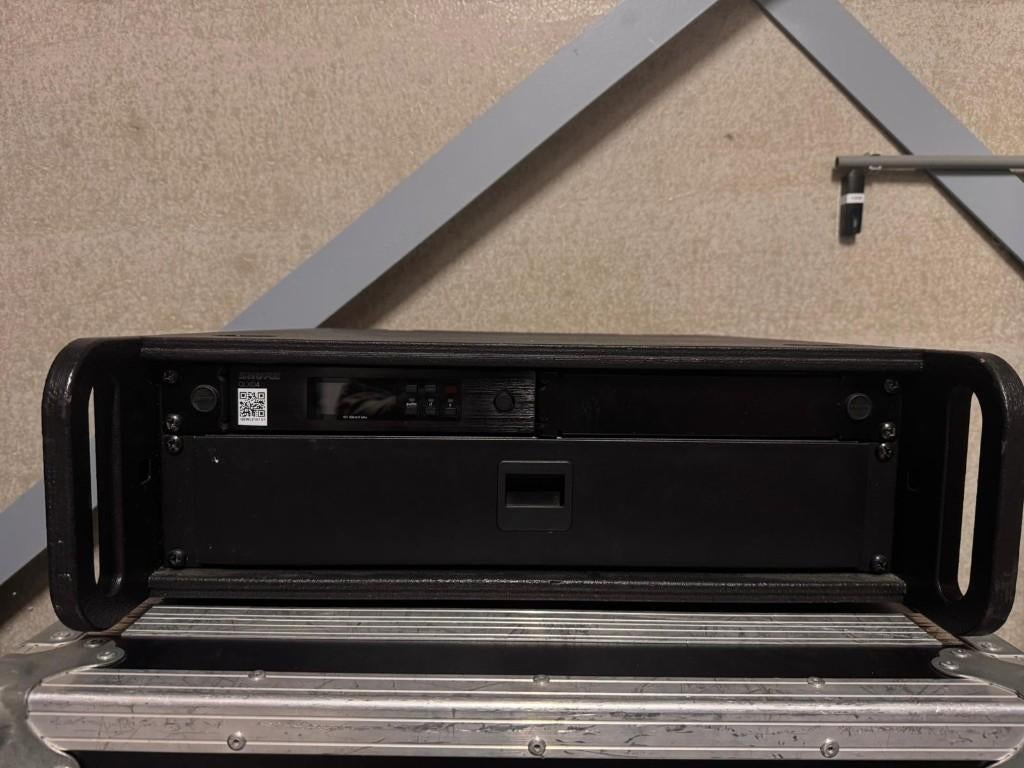 1 x Shure QLXD4 ontvanger +  Beltpack + Antenna + Rackmount, Muziek en Instrumenten, Ophalen of Verzenden, Zo goed als nieuw, Zangmicrofoon