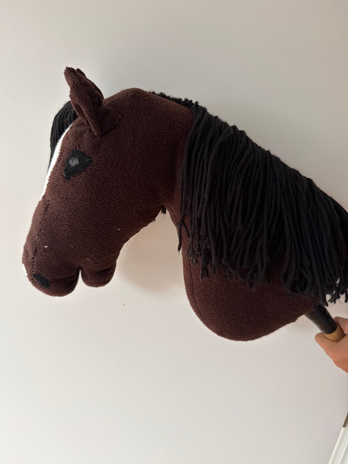 Bruin stokpaard met zwarte manen en witte bles, Ophalen of Verzenden, Gebruikt, Jongen of Meisje