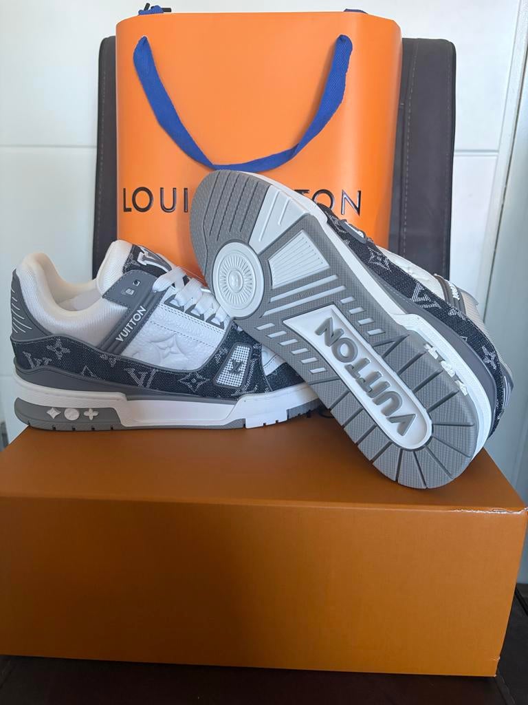 Louis Vuitton Sneakers Maat 42 (valt als 43), Ophalen of Verzenden, Nieuw, Zwart, Sneakers of Gympen
