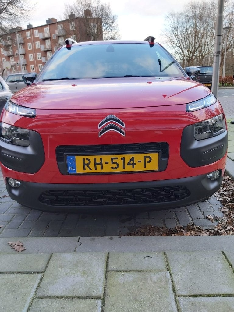 Citroën C4 Cactus Puretech 110pk S&S Eat6 2017 Rood, Auto's, Citroën, 1025 kg, 40 €/maand, 1199 cc, 400 kg