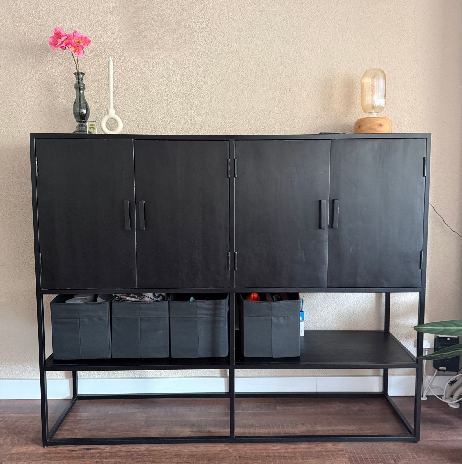 Zwart metalen dressoir/kast met open vakken, Huis en Inrichting, Ophalen of Verzenden, Gebruikt