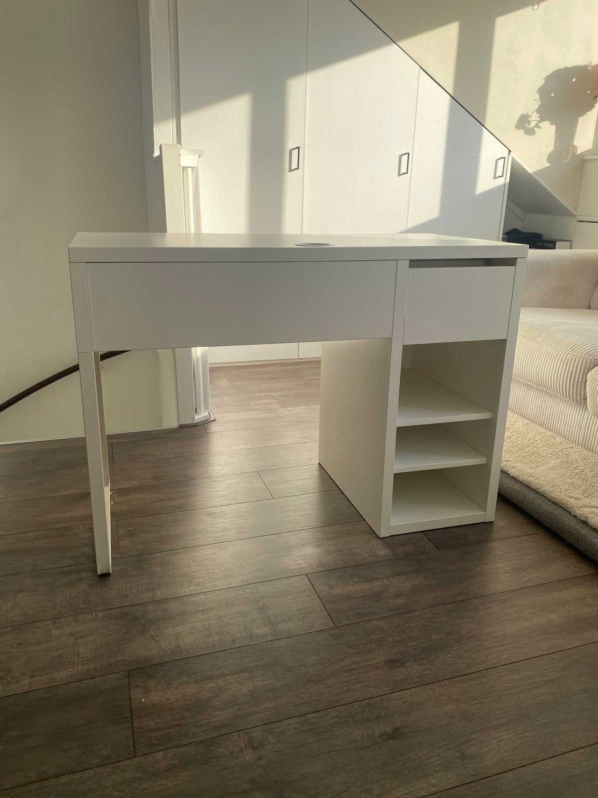 IKEA MICKE Bureau 105x50cm Wit met Opbergruimte, Ophalen, Gebruikt, Met lades, Spaanplaat of MDF