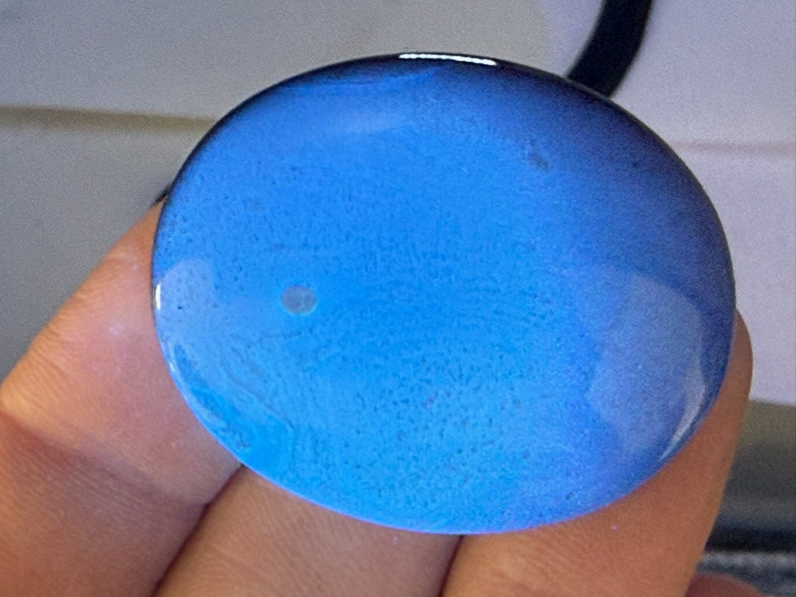 Nr AA Amber blauwe Barnsteen Handsteen Indonesië UV actief, Ophalen of Verzenden, Mineraal