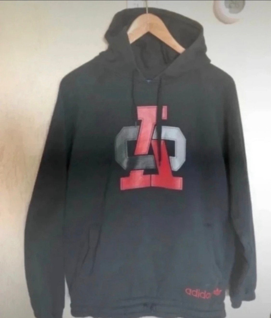 Adidas Hoodie Zwart met Rode Opdruk - Maat L, Ophalen of Verzenden, Zo goed als nieuw, Maat 52/54 (L), Zwart
