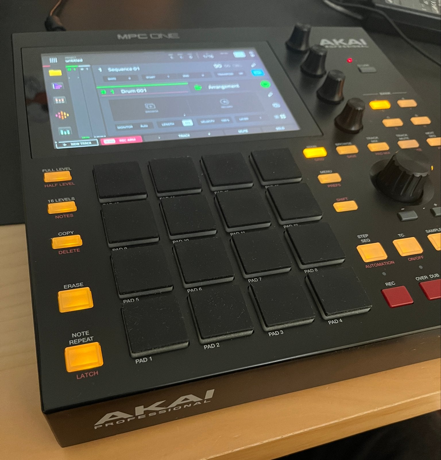 Akai MPC one, Muziek en Instrumenten, Samplers, Ophalen, Zo goed als nieuw