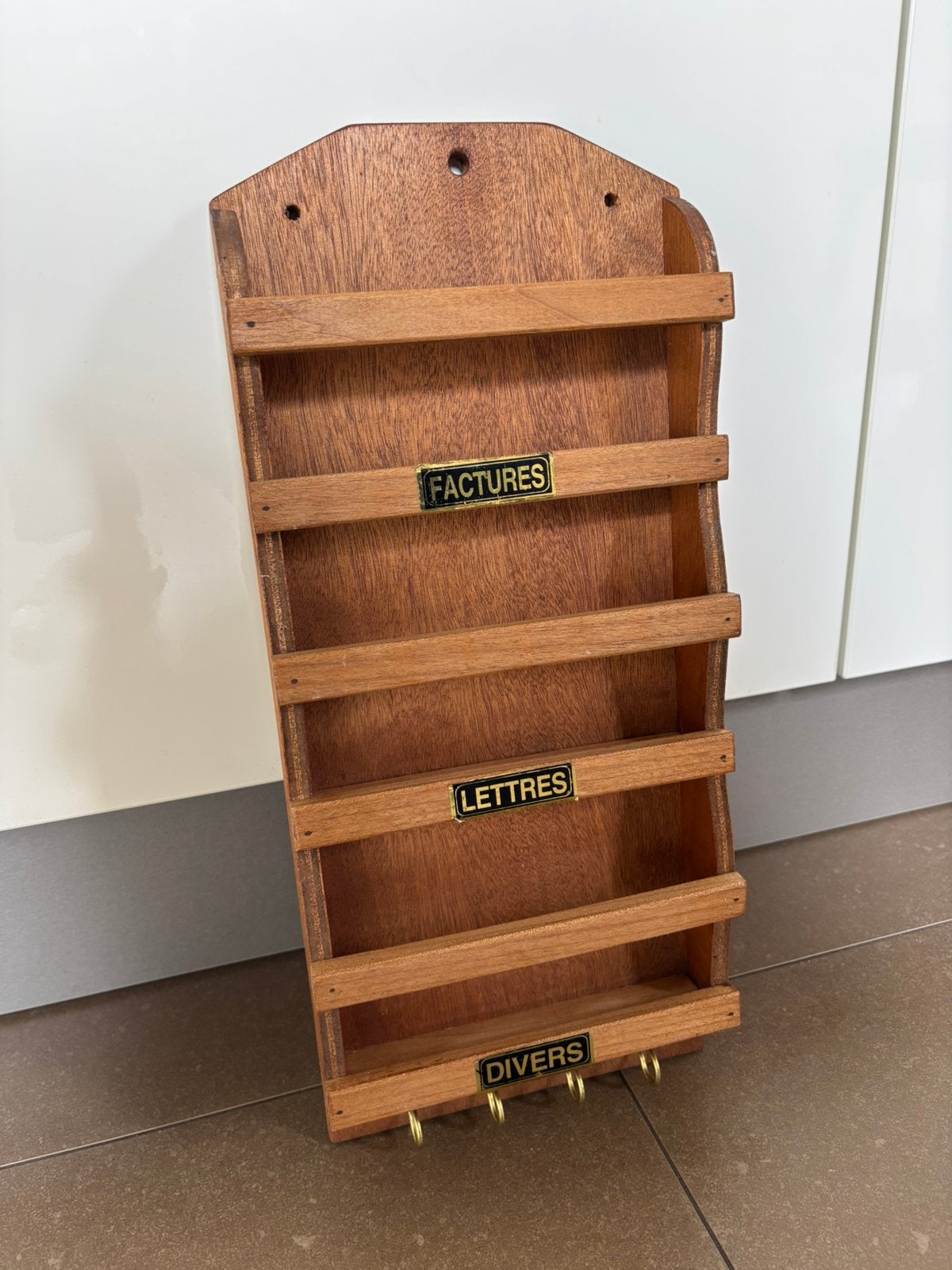 Vintage houten post wandrek sleutelrekje / trinket shelf, Huis en Inrichting, Ophalen of Verzenden